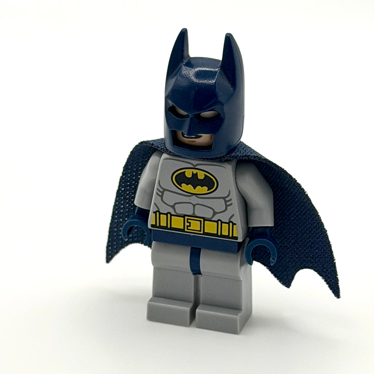 Batman - Light Bluish Gray Suit with Yellow Belt and Crest, Dark Blue Mask and Cape (Type 1 Cowl) product image 1, provided