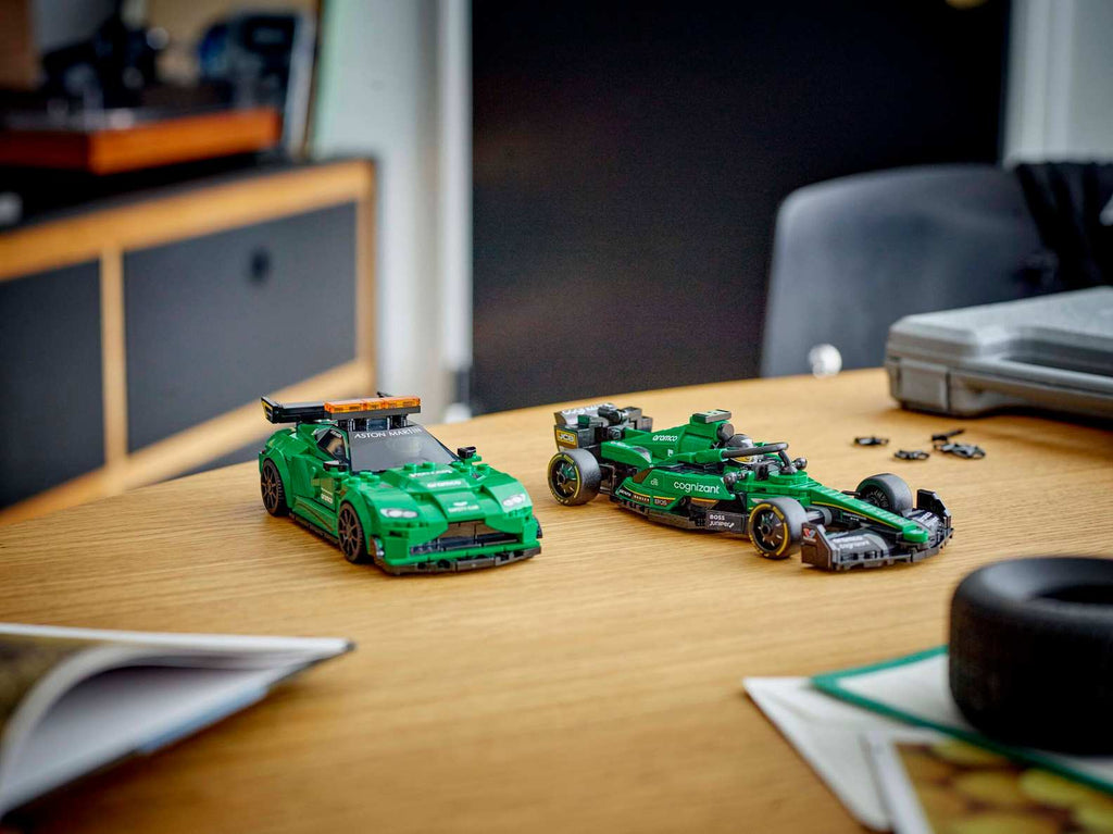 LEGO® Speed Champions 76925 Aston Martin F1 Safety Car & AMR23 product image 8, provided for visual reference and product