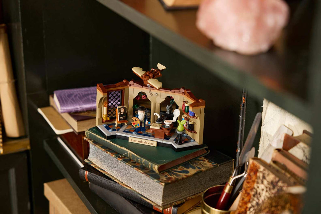 LEGO® Limited Edition Tribute to Leonardo da Vinci product image 5, provided for visual reference and product detail review