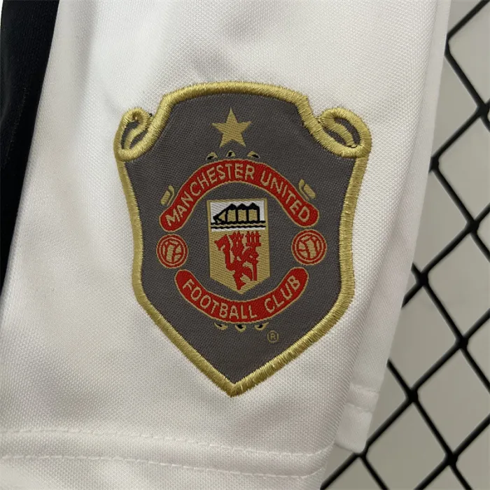 Retro Kids Manchester United Home Jersey 99/00 product image 7