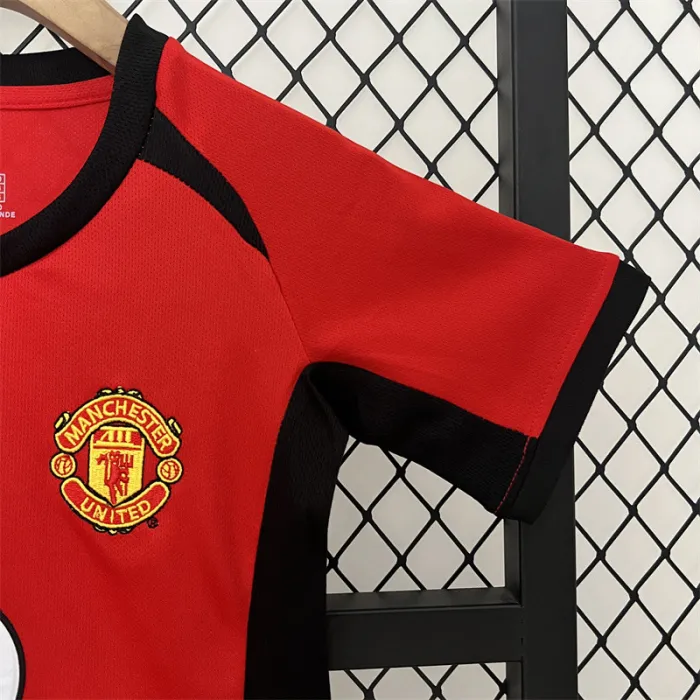 Retro Kids Manchester United Home Jersey 02/04 product image 3