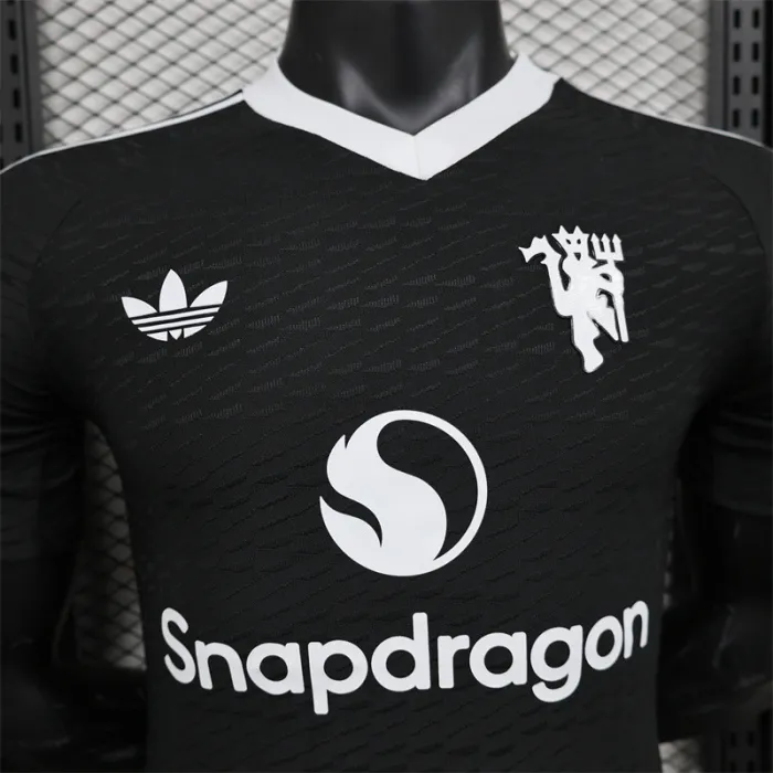 Player Version Manchester United Black Kit 24/25 Football product image 2