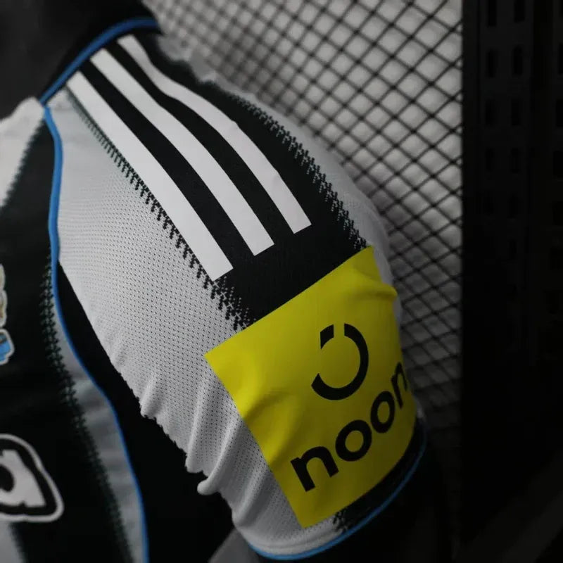 player version newcastle united jersey 25/26 home football product image 5