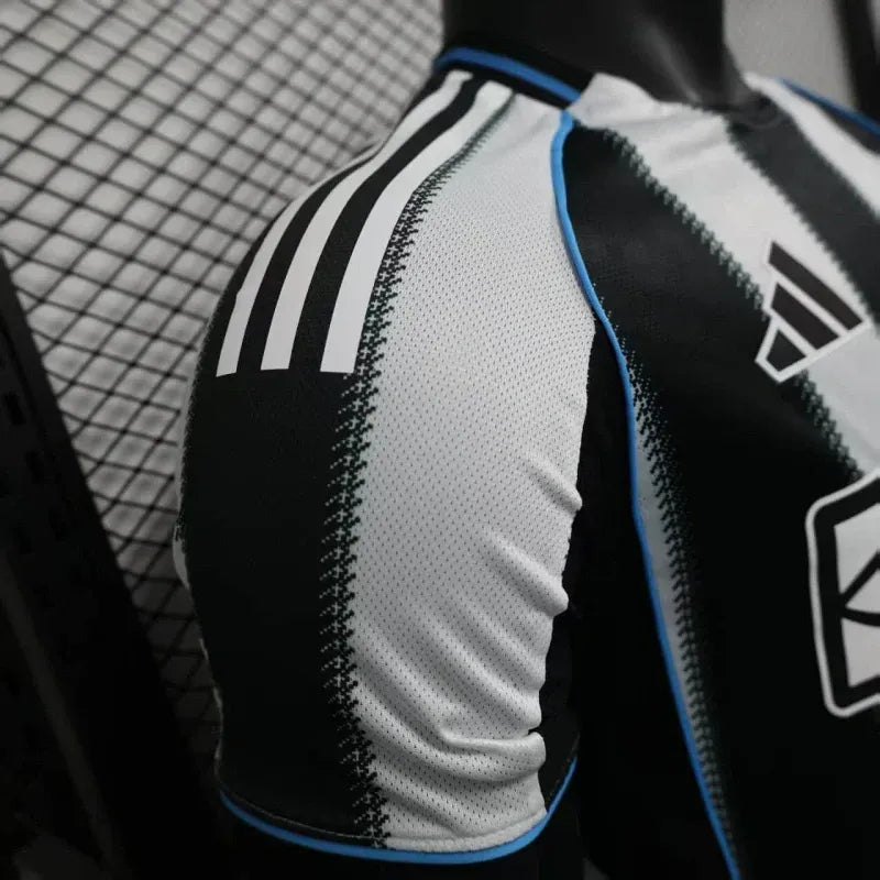 player version newcastle united jersey 25/26 home football product image 7